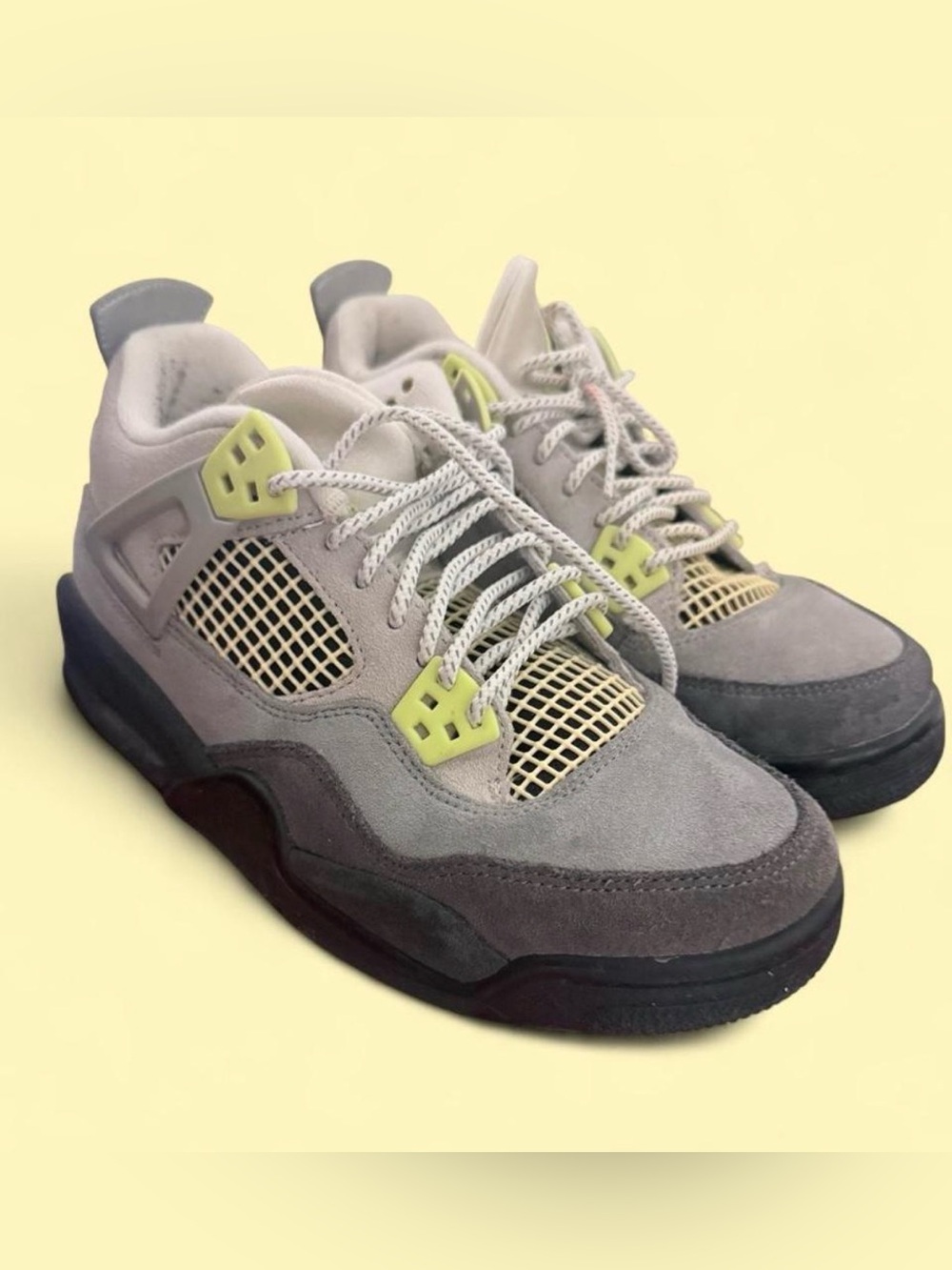Structure Men's Gray Suede Sneakers with Lime Accents
